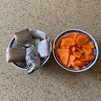家常胡萝卜炖带鱼的做法图解1