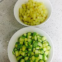 西葫芦土豆丁肉炸酱的做法图解7