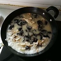 #入秋滋补正当时#木耳花鲢鱼头汤的做法图解11