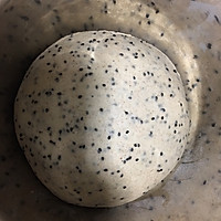 日式黑芝麻盐面包的做法图解1