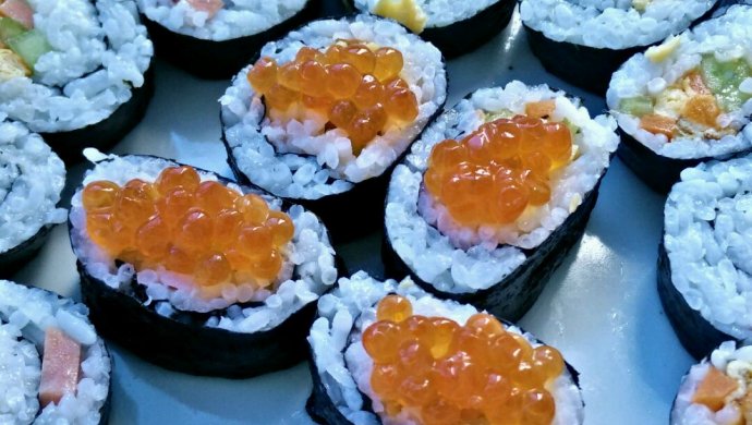 寿司with鱼子酱！