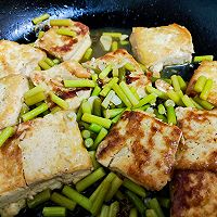#金龙鱼橄调-橄想橄做#蒜苔炖豆腐的做法图解8