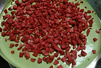 草莓爆浆蛋糕的做法