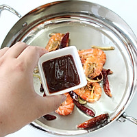 拉歌蒂尼菜谱：酱爆基围虾的做法图解4