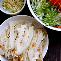 蒜香家常炒饼的做法图解1