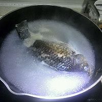 杨桃、鲫鱼汤的做法图解4