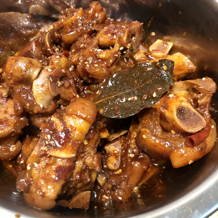 麻辣鲜香的炖猪蹄的做法