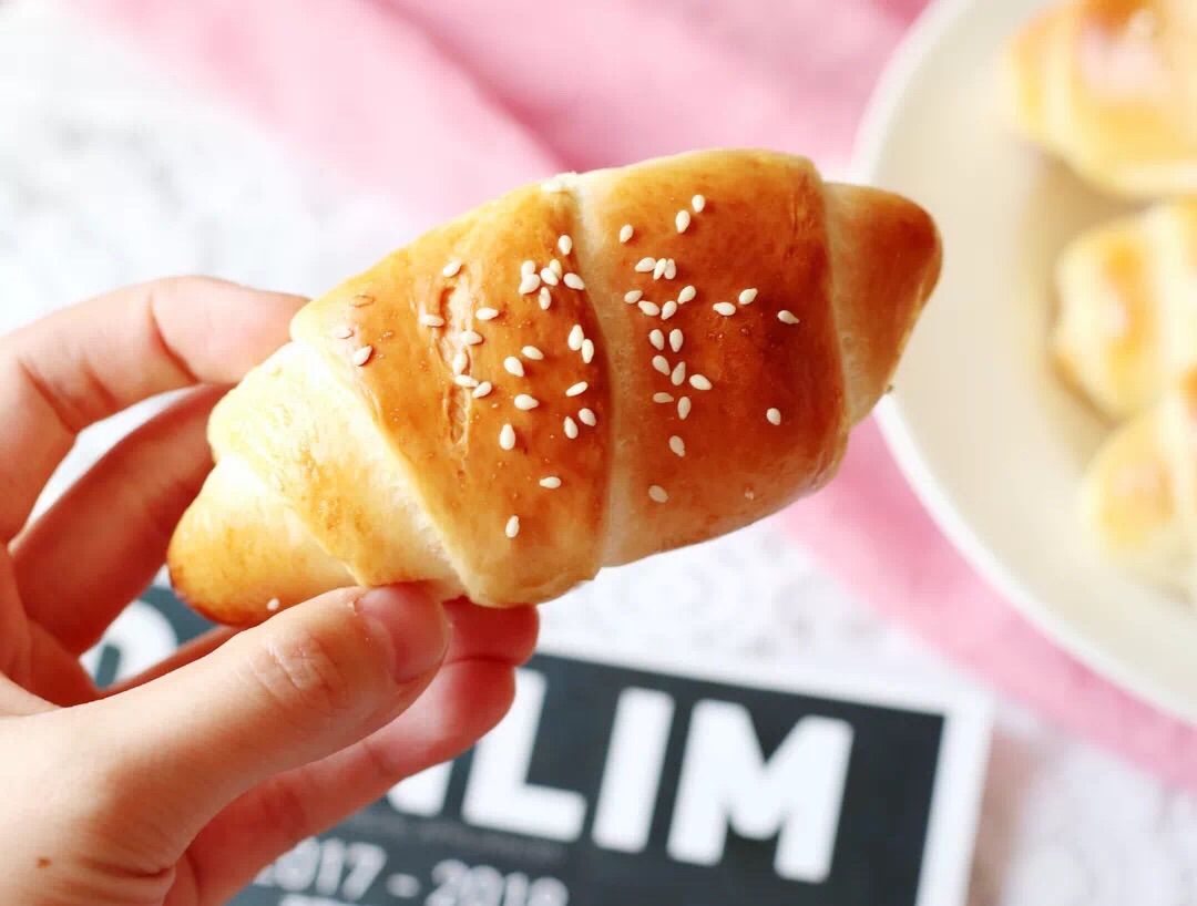 Milk flavored croissant