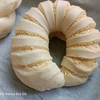 美食美刻之椰蓉花环面包的做法图解10