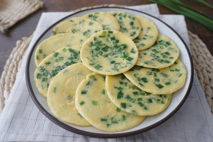 韭菜鸡蛋饼的做法