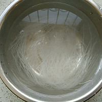 素食记～包菜粉丝炒鸡蛋的做法图解1