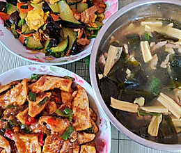 酱汁香菇煎豆腐+木须肉+海带腐竹瘦肉汤的做法