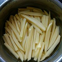 炸薯条的做法图解1