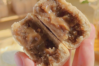 暖心榛子酥皮流心月饼