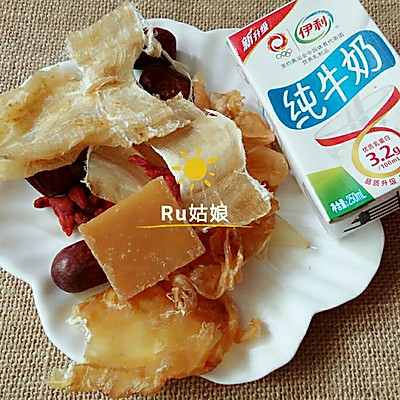 花胶炖牛奶