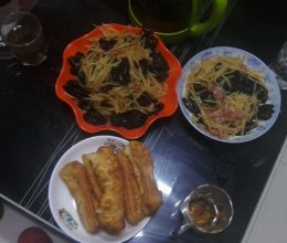 自创酸辣小炒木耳土豆丝的做法