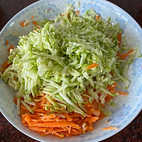 西葫芦瘦肉饺子的做法图解4