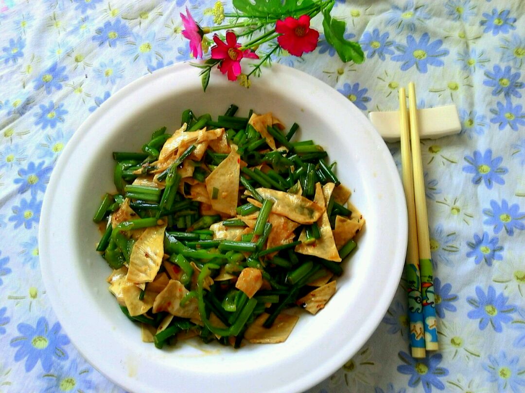 韭菜炒豆腐皮怎么做_韭菜炒豆腐皮的做法_豆果美食