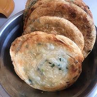 外酥里软葱油饼的做法图解7