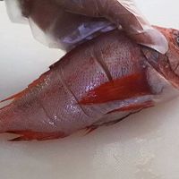#夏日多巴胺饮品#加拿大红鱼烧年糕的做法图解2