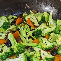 #本周热榜#烤麸西兰花胡萝卜，营养健康，大人小孩都爱吃的做法图解7