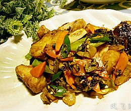 酸菜焖鱼块的做法