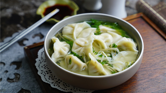 豆芽青菜汤饺