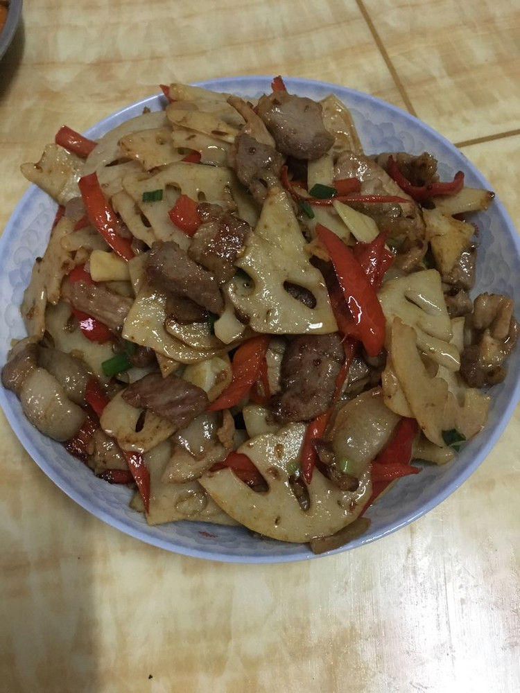 莲藕炒肉的做法
