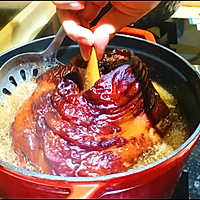 #肉食主义狂欢#经典川菜东坡肘子，色泽红亮，肥而不腻的做法图解18
