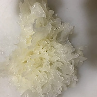 银耳雪梨汤秋天之最清肺养肺滋阴、养肝明目的做法图解1