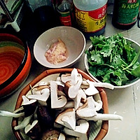 杂菇炖鸡汤（电饭煲版本）的做法图解1