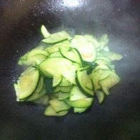 宝宝爱吃～清炒西葫芦的做法图解4
