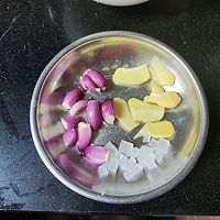 生姜葱头炒烧肉的做法图解2