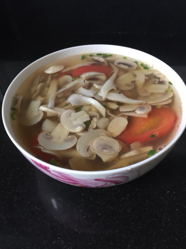 菌菇番茄汤的做法