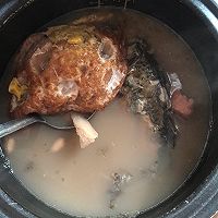 补血补钙之黑豆骨头鲫鱼汤的做法图解8