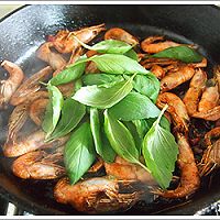 台味下酒菜--三杯北极虾 的做法图解6