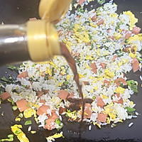 #万物皆可搭#家常快手菜：鸡蛋火腿海苔炒饭，简单易做又美味的做法图解8