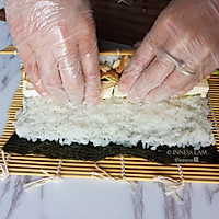 美味营养【照烧鸡牛油果奶油奶酪寿司卷】 附：包完美寿司卷手法的做法图解10