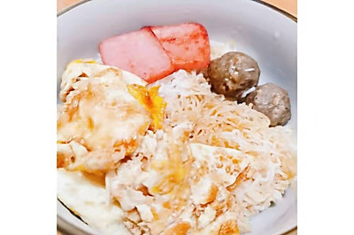 KA式快手午餐-火腿煎蛋丸子米粉