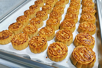 简易版蛋黄莲蓉月饼