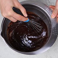 当巧克力遇到面粉的完全结合--巧克力蛋糕的做法图解6