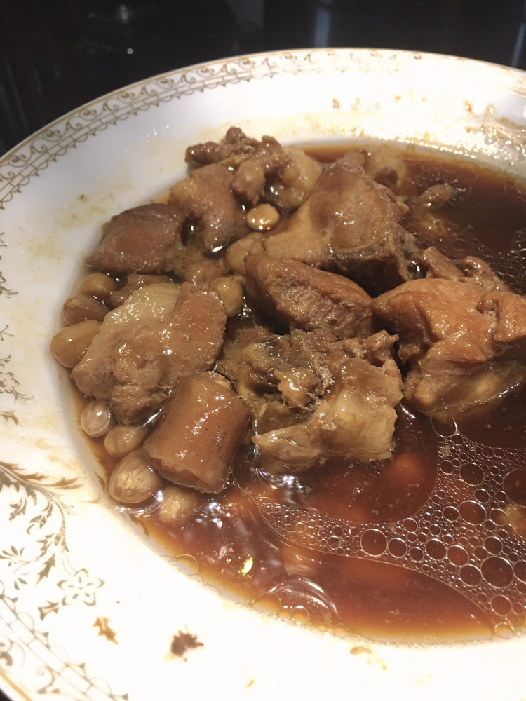 酱油花生猪尾的做法