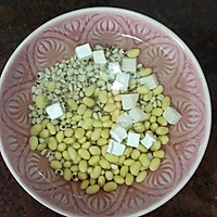 云苓薏仁祛湿豆浆的做法图解1