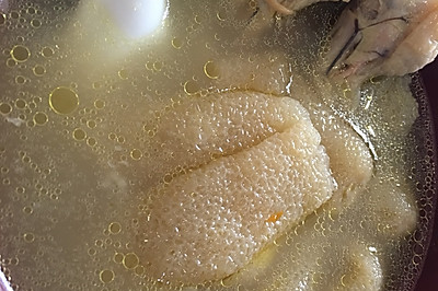 竹笙煲鸡爪