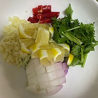 凉拌柠檬鸡胸肉的做法图解1