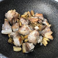 春笋烧排骨的做法图解2
