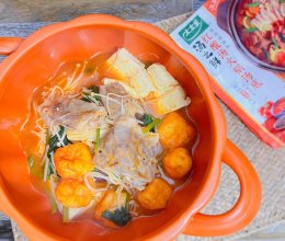 #酸鲜快手锅来开涮#红酸汤麻辣烫的做法