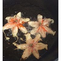 酥脆清香的油炸百合花的做法图解3