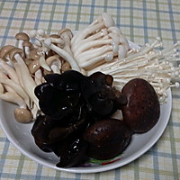 什锦蘑菇鸡汤的做法图解1