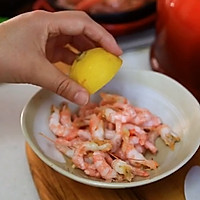 #一口新年味，全家享佳味#过年就做这个加拿大北极虾菠菜豆腐卷的做法图解2